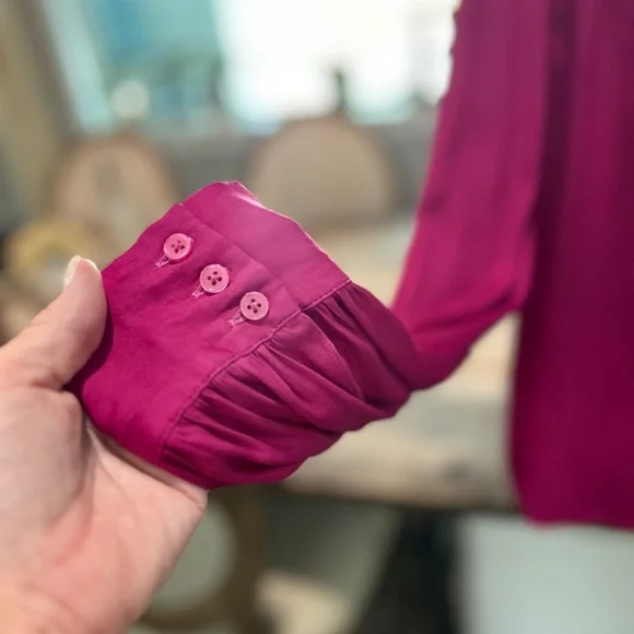 🌷EUC - ANN TAYLOR SHIRRED YOKE SHIRT - Picture 6 of 12